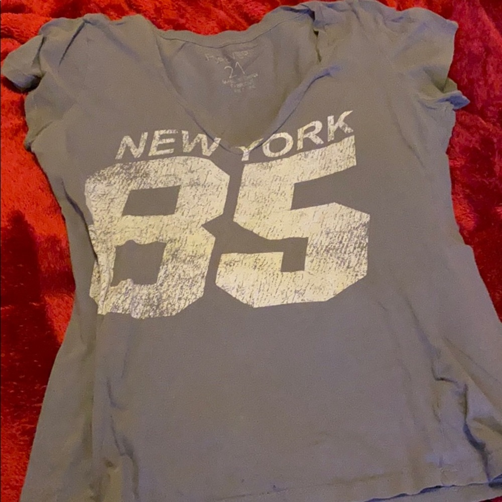 Graphic vneck tshirt